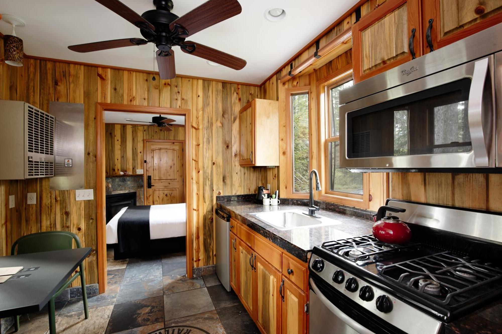 Loge Glacier National Park Essex 외부 사진